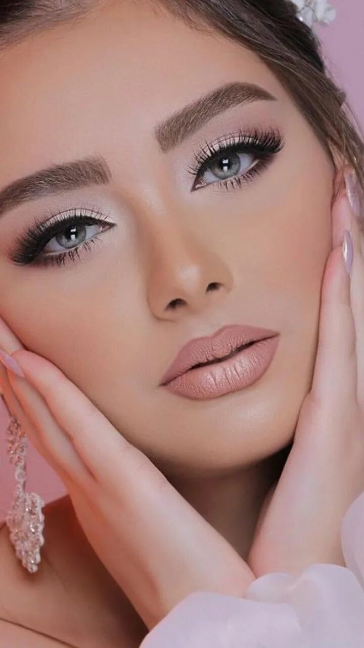 Летний макияж для карих Woman: Viaggi senza Confini Gold makeup, Eye makeup, Smokey eye makeup