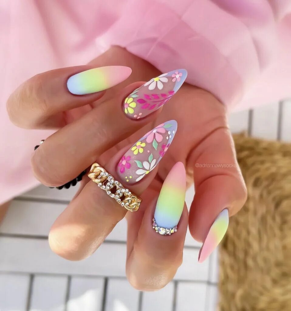 Летний маникюр 2024 миндаль The Top Summer Nails Ideas and Trends for 2022 Unghie idee, Unghie luminose, Ung