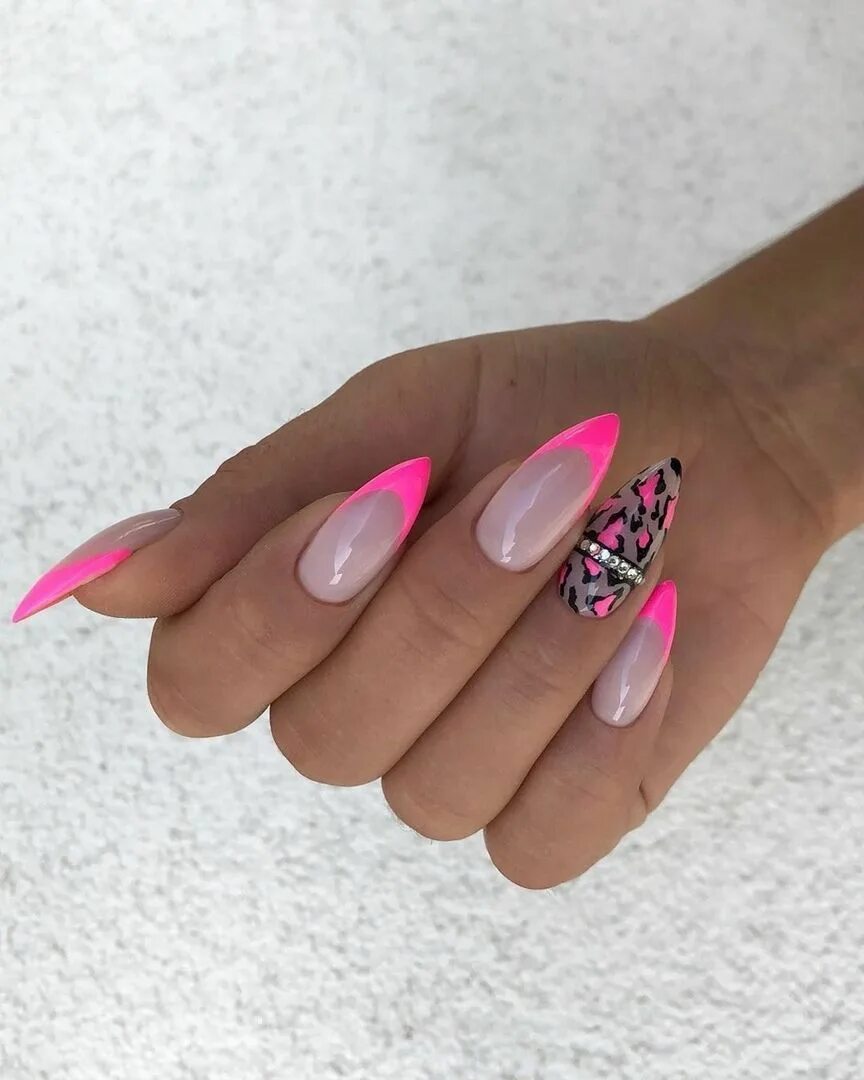 Летний маникюр 2024 миндаль 15 diseños de uñas en colores diferentes y llamativos - Mujer saludable 10 Todo 