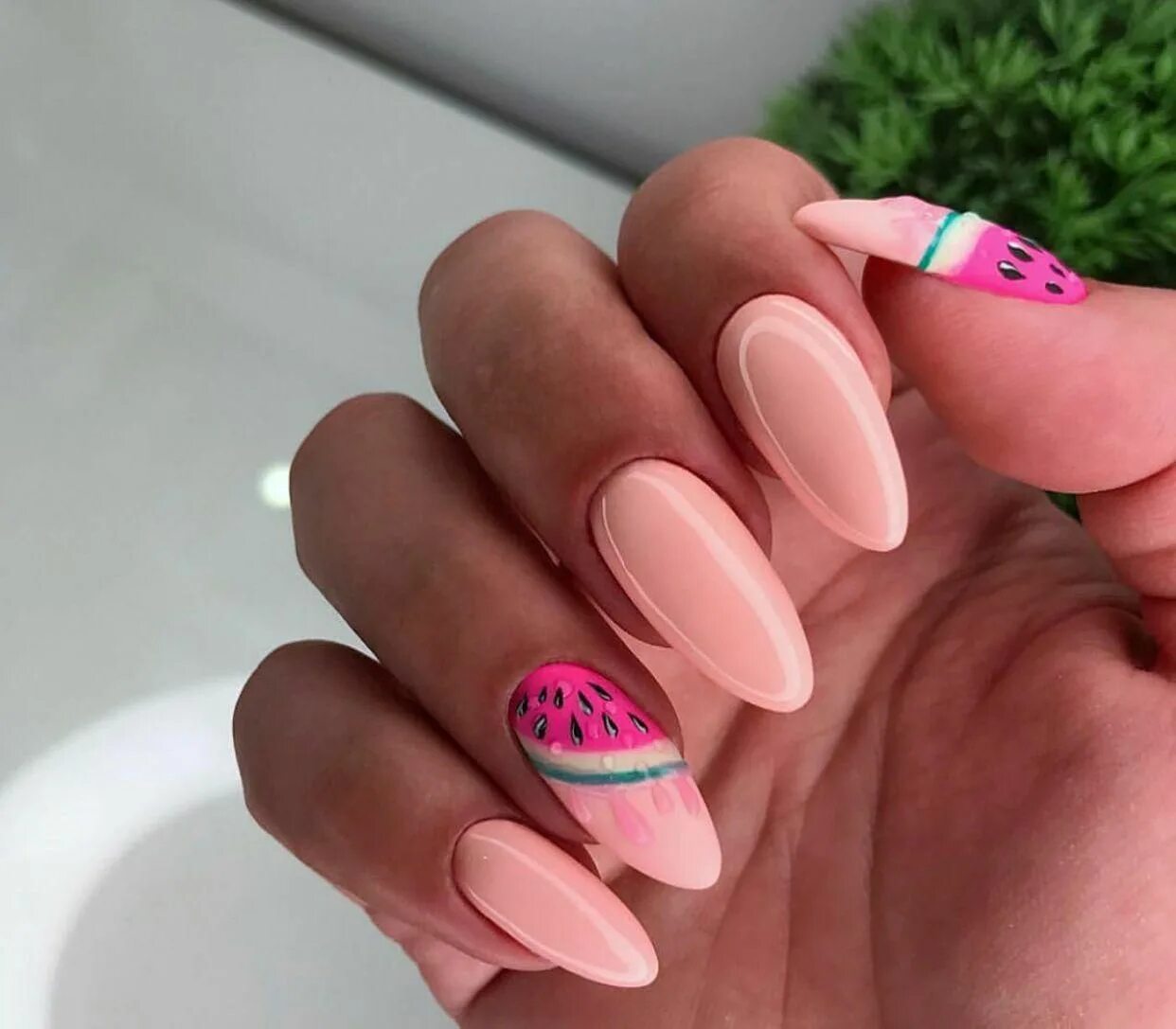 Летний маникюр 2024 миндаль Nail art pastèque : succombez-y et égayez vos ongles Vernis à ongles, Jolis ongl