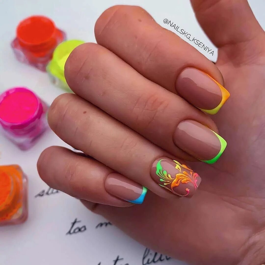Летний маникюр 2024 новинки квадратные ногти Маникюр 2020 Neon nails, Rainbow nails, Nails