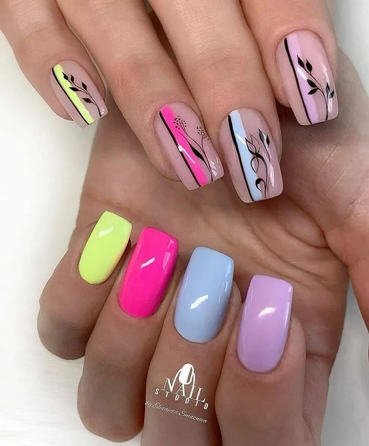 Летний маникюр 2024 новинки на квадратные Short colorful summer nail design ideas. / MÉLÒDÝ JACÒB Manicure, Square nails, 