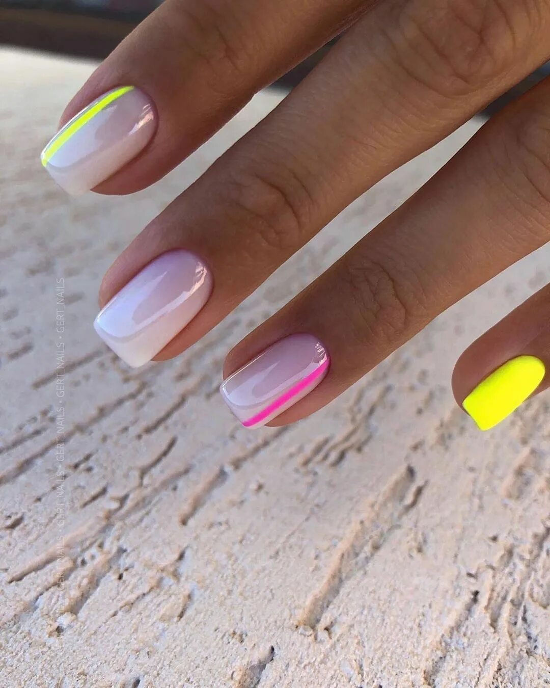 Летний маникюр на короткие 2024 #идеиманикюра #нейларт #nails #gelnails Маникюр, маникюр 2020, маникюр на коротк