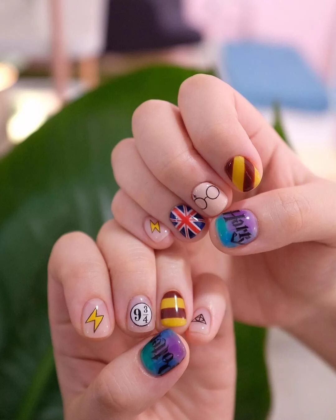 Летний маникюр на короткие ногти Harry Potter manicure nails cartoon films design nails Гарри Поттер маникюр Mani
