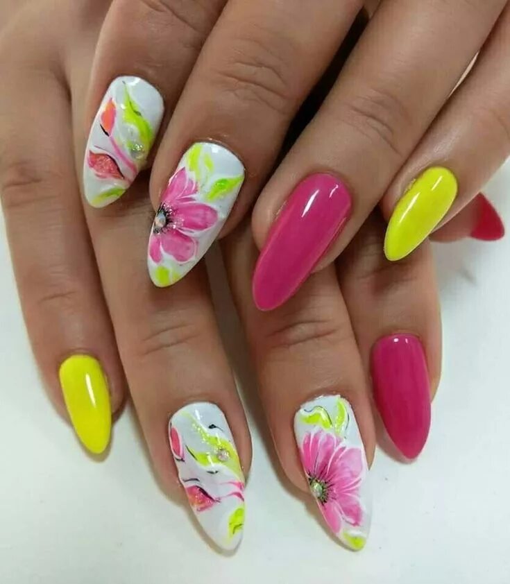 Летний маникюр с рисунком фото Pin by Людмила Грязнова on Uñas lindas Floral nails, Nail art designs, Nail desi