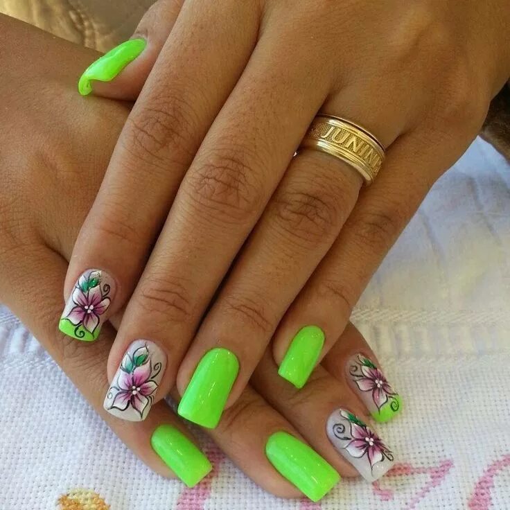 Летний маникюр с рисунком фото Pin de Julie Franklin en Nail Art all sorts of Patterns 2 Manicura de uñas, Uñas