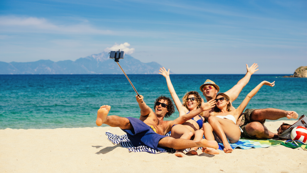 Летний отдых море фото Les 18-25 ans peuvent bénéficier d’une aide de 200 euros pour partir en vacances
