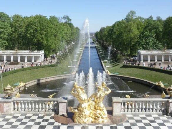 Летний петергоф фото Russia, Tsars in our Eyes - The Grand Palace at Peterhof Les fontaines, Jardins,