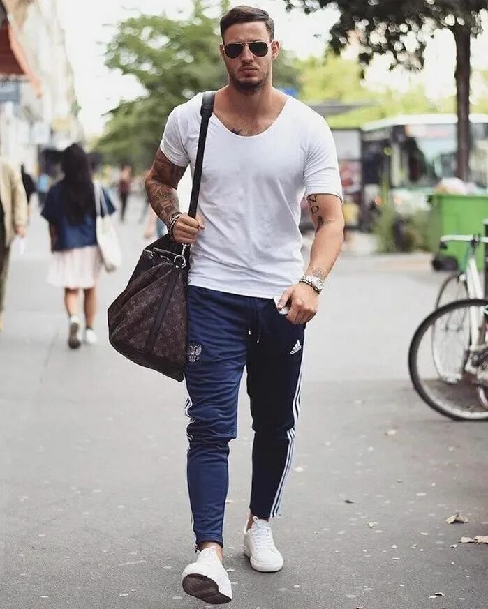 Летний спортивный стиль мужской 138 cool and casual men plain t shirt outfits ideas in 2020 Jogginghosen, Joggin