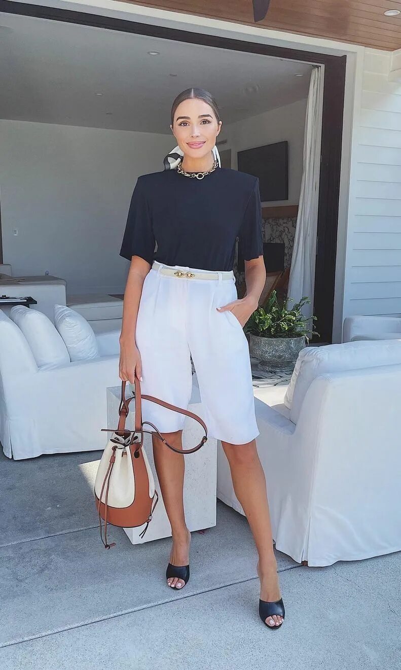 Летний стиль 2024 женский Olivia Culpo - White Pleated Crepe Shorts - Rowen Rose - The Nines Classy work o