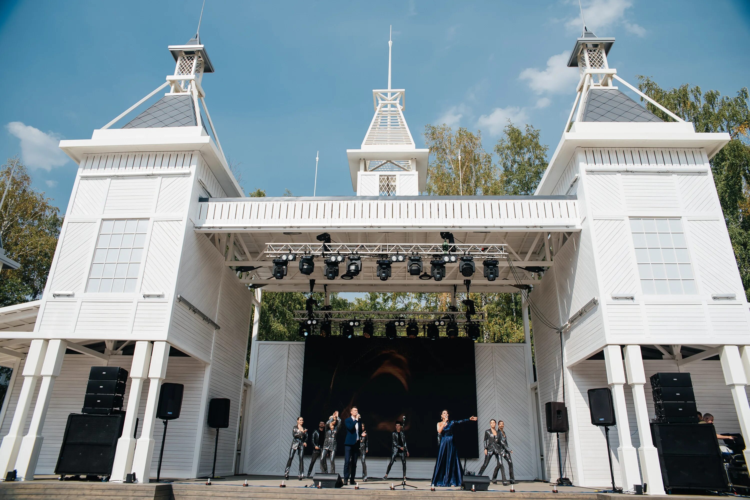 Летний театр фото Парковая сцена - жемчужина ЦПКиО в городе Пушкино