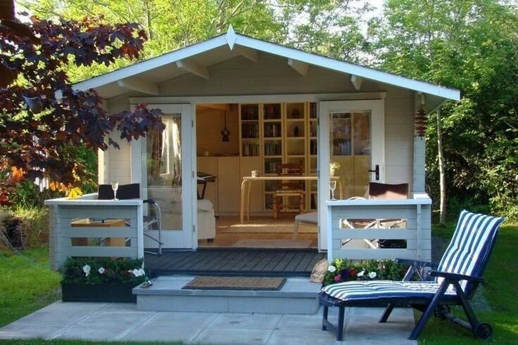 Летний вариант дачи 30+ Classy Summer House Ideas For Home Interior Shed with porch, Backyard shed, 