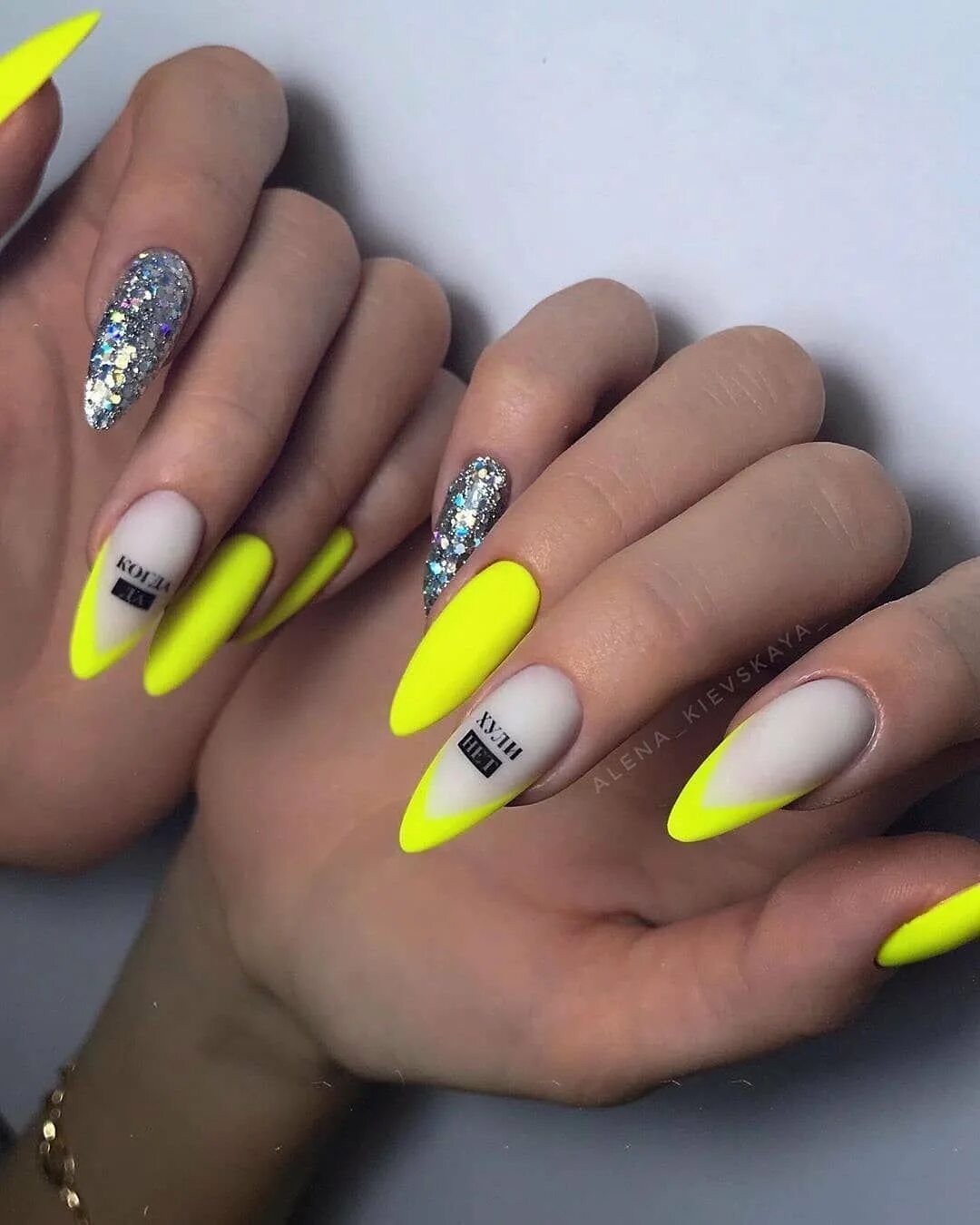 Летний яркий маникюр фото 2024 Neon nails - 80 photo
