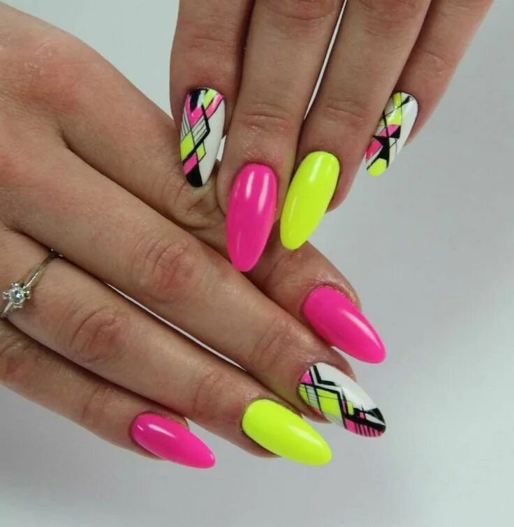 Летний яркий маникюр фото 2024 Ongles néon : 40+ idées inspirantes pour adopter la nouvelle tendance d'été ! Ne