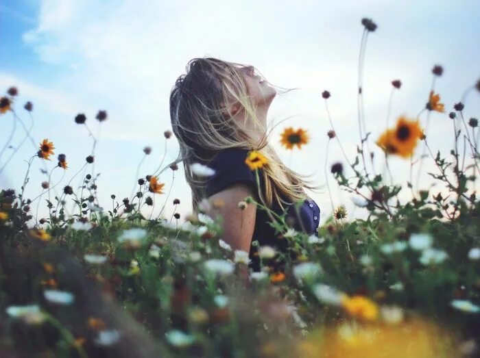 Летняя фото на аву #women outdoors, #flowers wallpaper Лето, Рождение, Обои