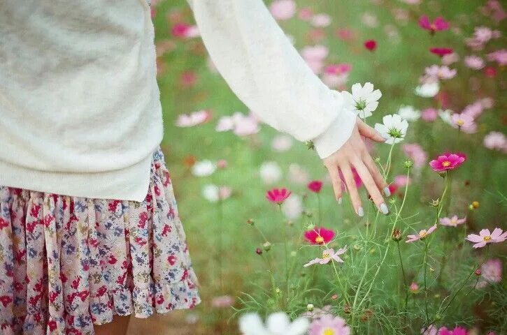 Летняя фото на аву Pin on art Flower skirt, Fashion, Floral skirt