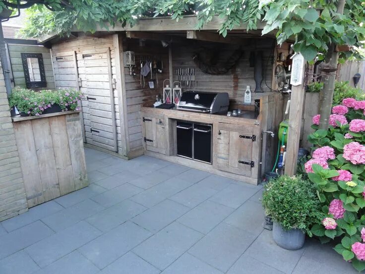 Летняя кухня для дачи фото бюджетный вариант weber genesis buiten keuken Backyard, Backyard kitchen, Outdoor kitchen bars