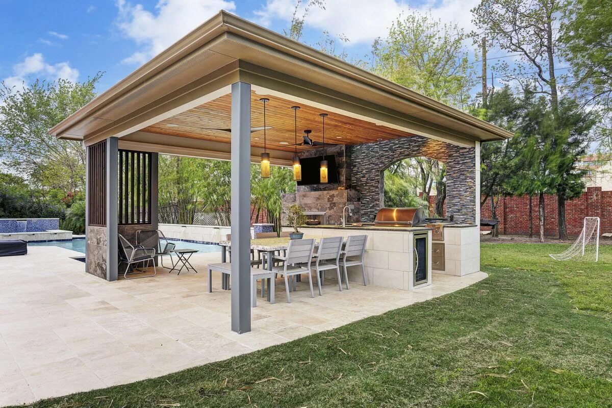 Летняя кухня фото цена Contemporary Outdoor Living - Royal Oaks - Texas Custom Patios Outdoor kitchen d