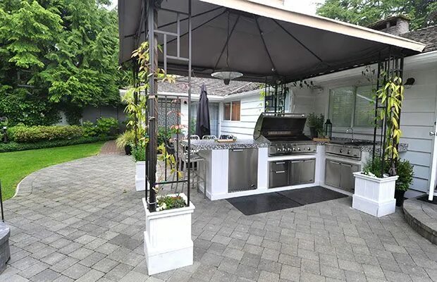 Летняя кухня навес фото Ottawa Citizen Outdoor kitchen, Outdoor living kitchen, Backyard