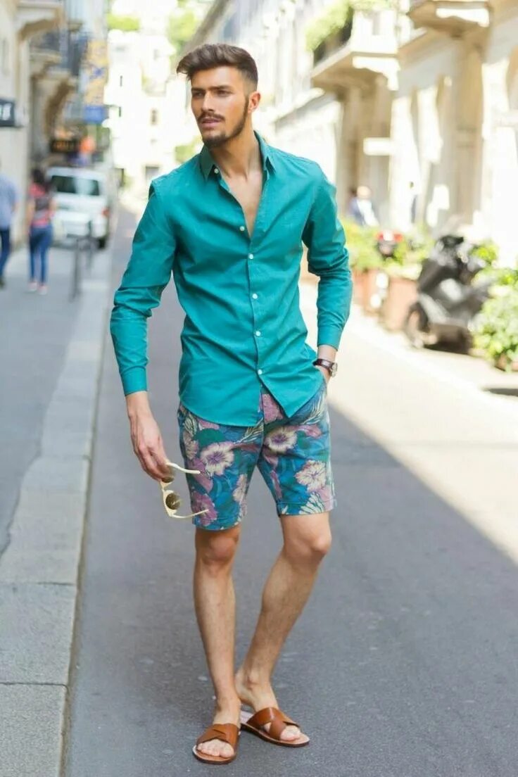 Летняя мужская мода фото tenue été homme chic shorts courts imprimé fleuri chemisse tendance claquette cu