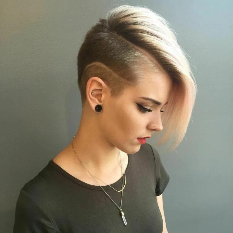Летняя стрижка женская модная 35 Trendiest Shaved Hairstyles for Women in 2024 Half shaved hair, Short shaved 