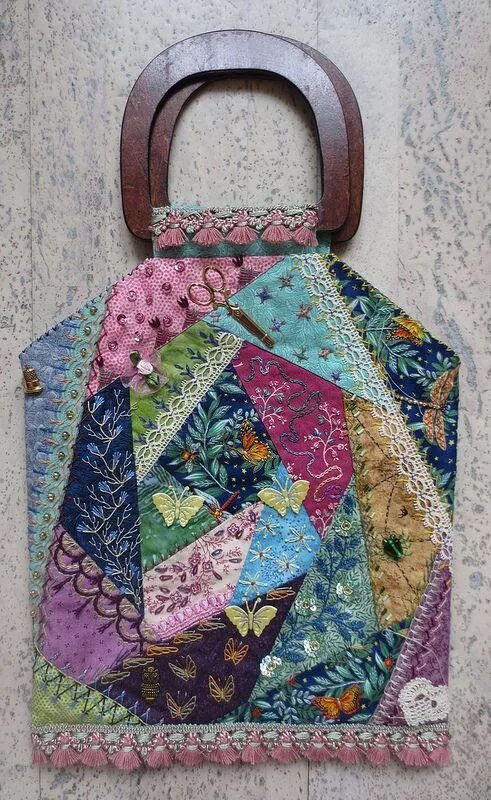 Лоскутные сумочки A crazy quilted tote. Crazy quilts, Quilted bag patterns, Patchwork bags