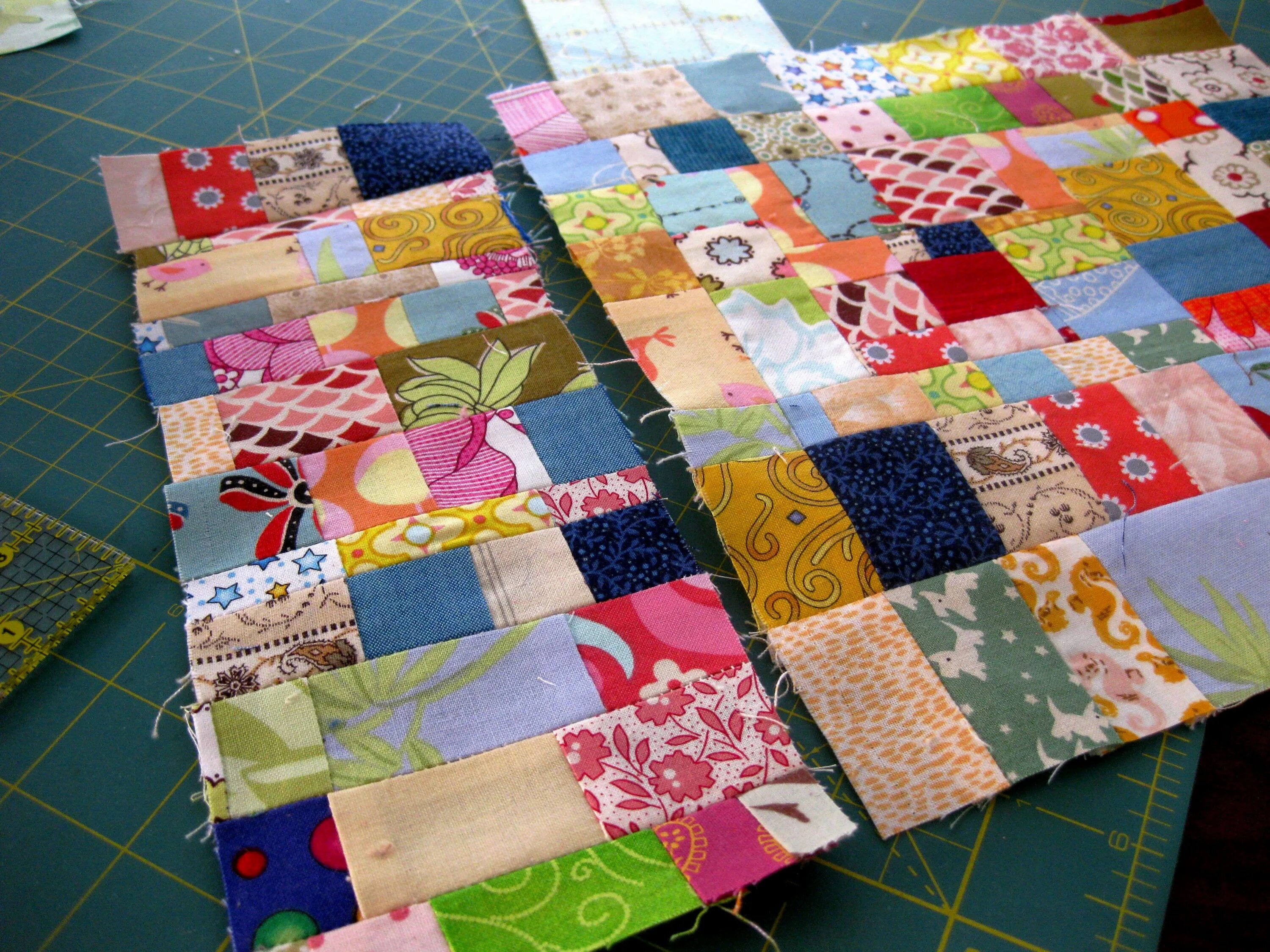 Лоскуты ткани фото Image result for Patchwork strip technique Quilting Ideas Modern quilt blocks, Q