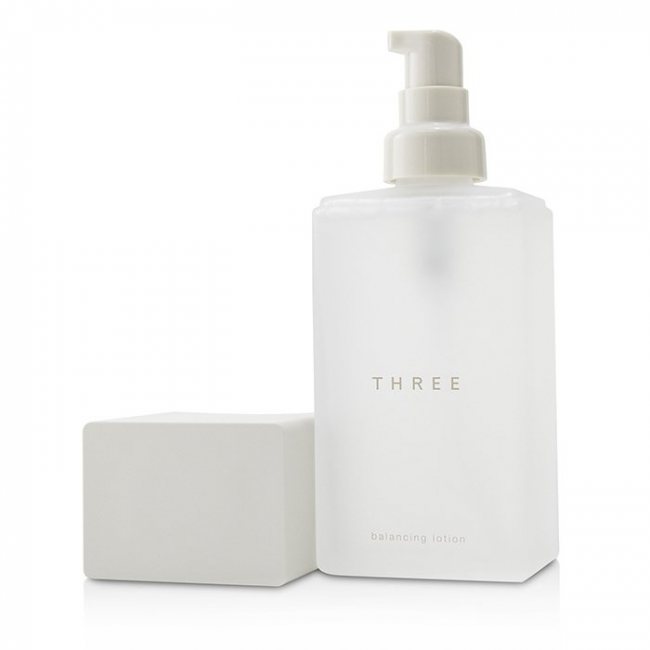 Лосьон для макияжа Balancing Lotion from THREE to Germany. CosmoStore Germany