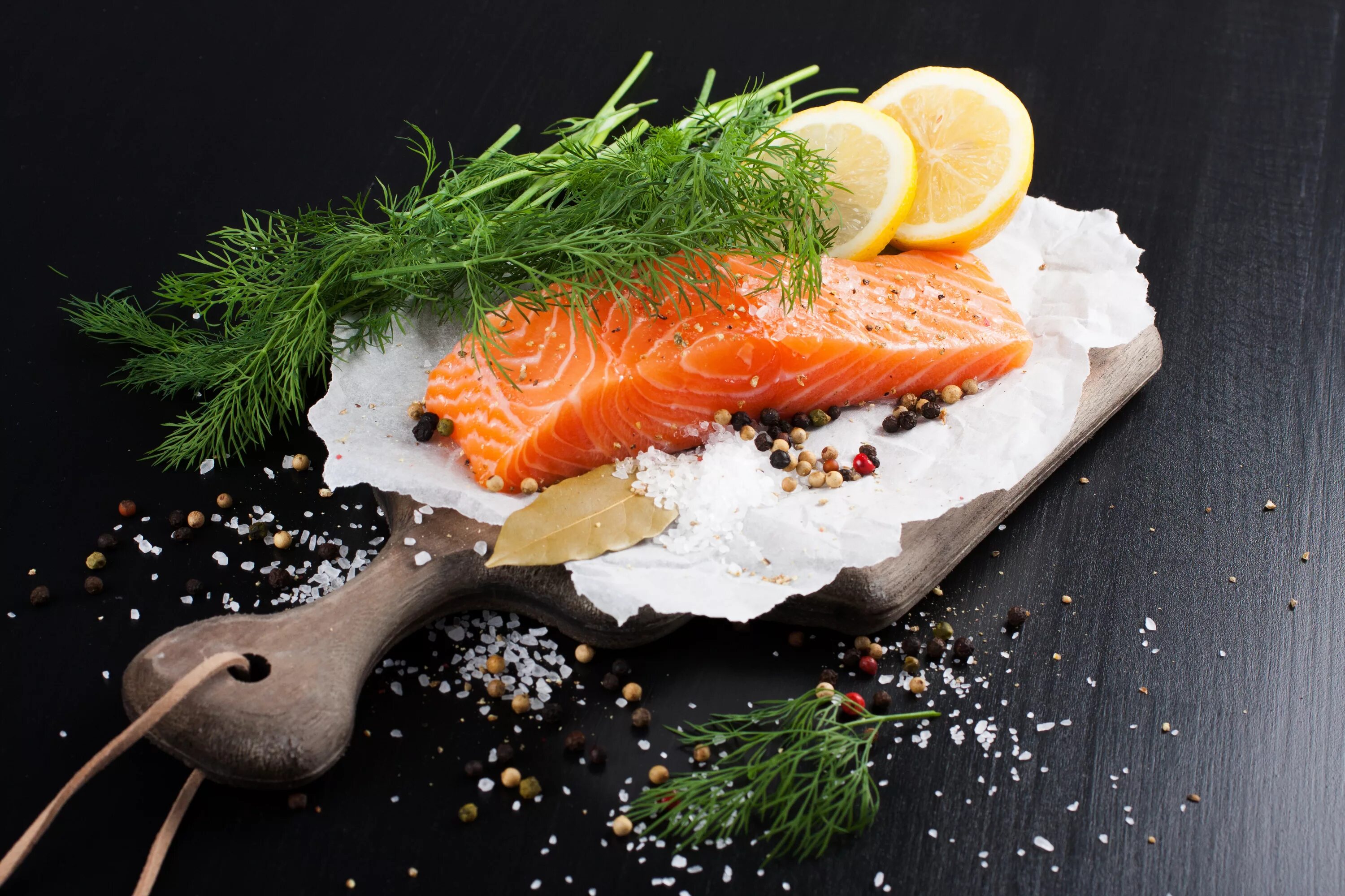 Лосось и соль ул мира 35 фото A piece of red fish on a board with dill and lemon Desktop wallpapers 1680x1050