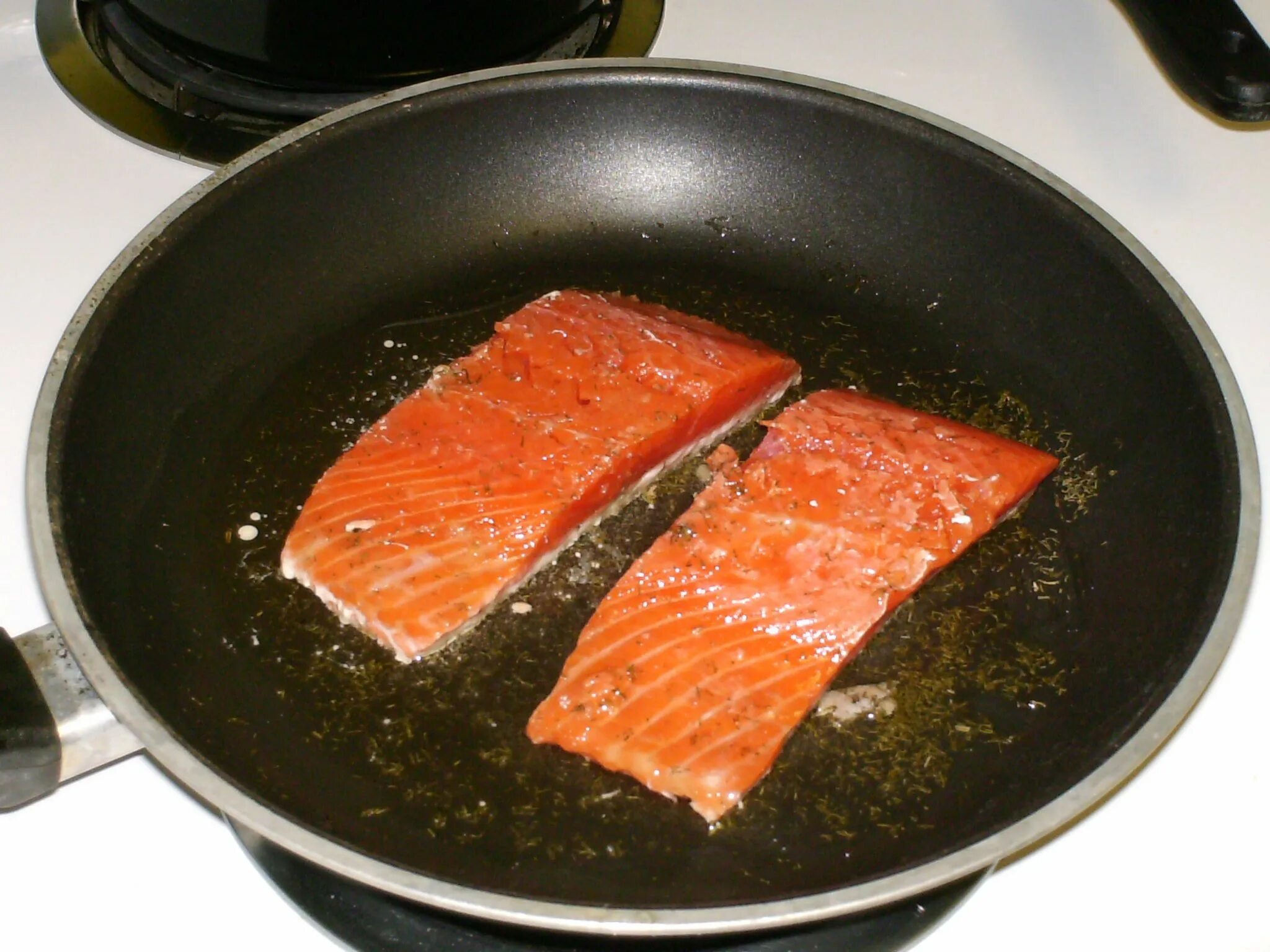 Лосось на сковороде рецепт с фото Salmon fillet can be fried, baked, micro waved or grilled. Here's an easy way to
