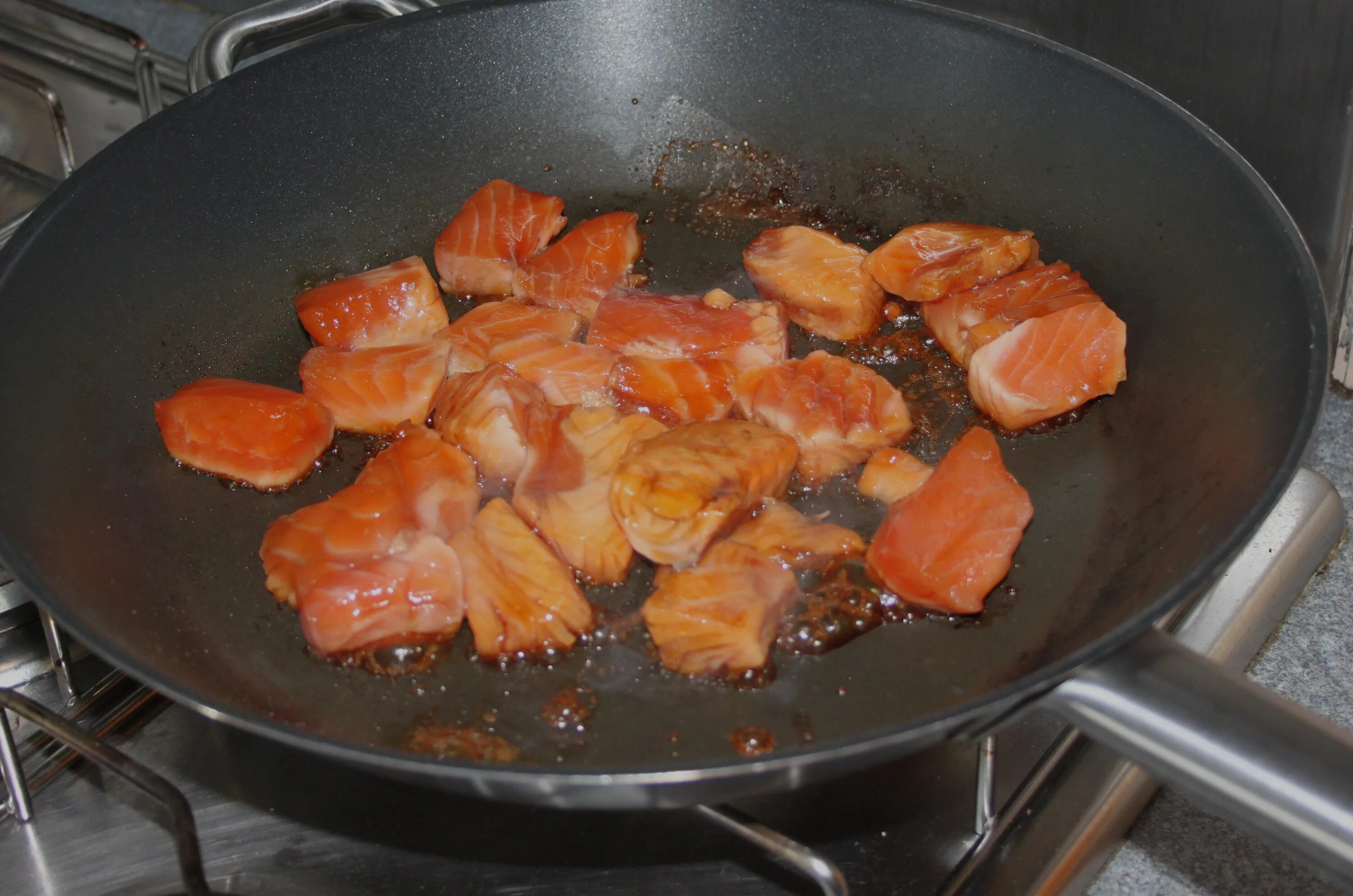 Лосось на сковороде рецепт с фото Как вкусно приготовить семгу на сковороде
