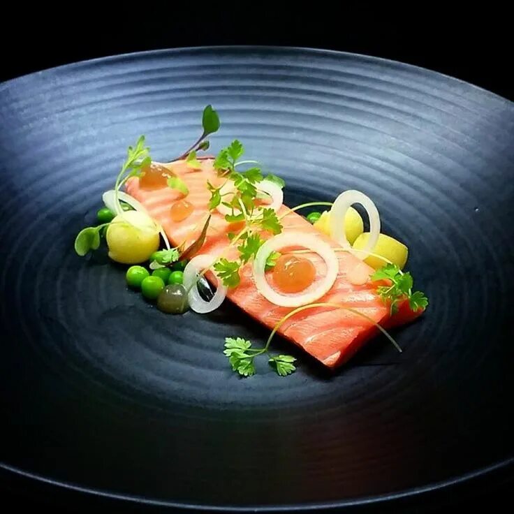 Лосось подача в ресторане фото Cookniche on Instagram: "Ora King Salmon - 53c poached salmon, bacon gel, preser