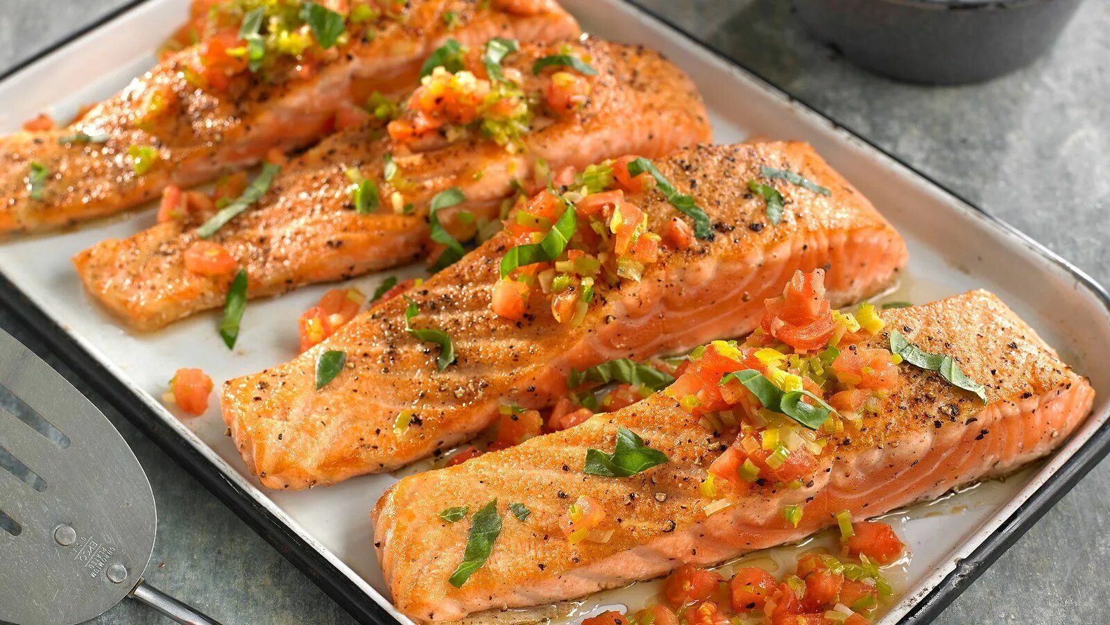 Лосось приготовление с фото Sautéed Salmon With Leeks and Tomatoes Recipe Recipe Tomato recipes, Summer toma