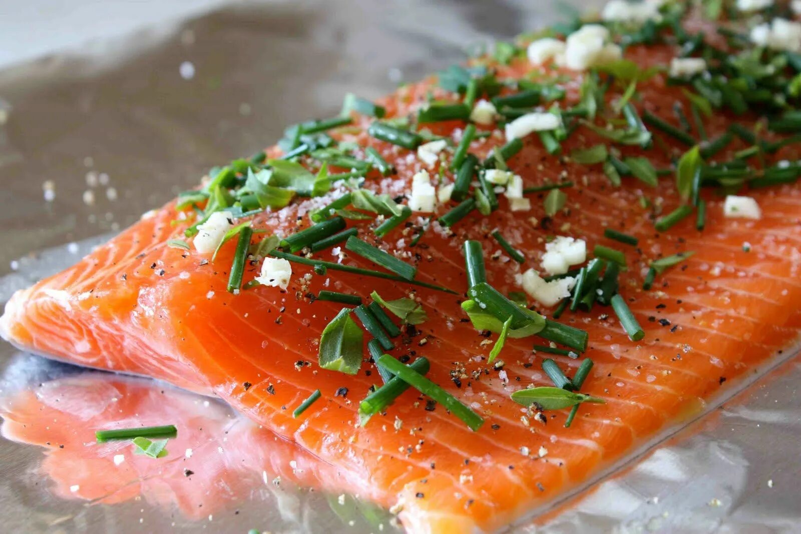 Лосось приготовление с фото Barbecued Salmon in Foil with Tarragon, Chives & Vermouth Recipe Cookin Canuck F