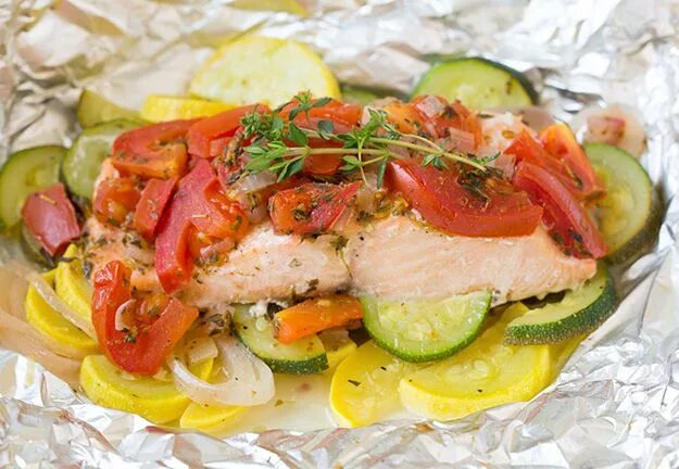 Лосось с овощами фото Salmon and Summer Veggies in Foil - Cooking Classy Healthy grilling recipes, Rec