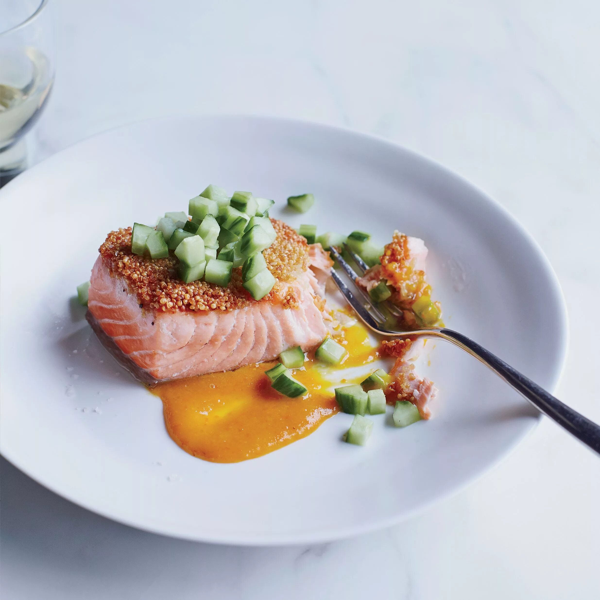 Лосось в ресторане фото Quinoa-Crusted Salmon with Spicy Orange-Miso Sauce Recipe Recipe Fish recipes he
