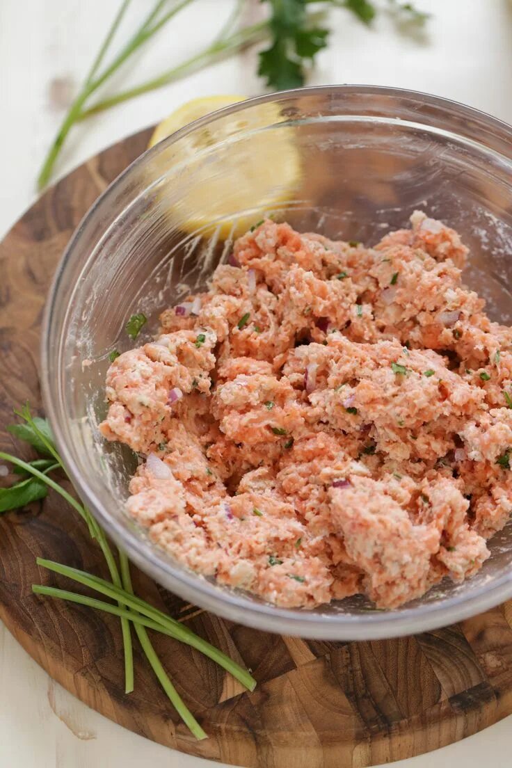 Лососевый фарш рецепты с фото 20 Minute Fresh Salmon Burgers - Live Simply Salmon burgers, Salmon burger recip