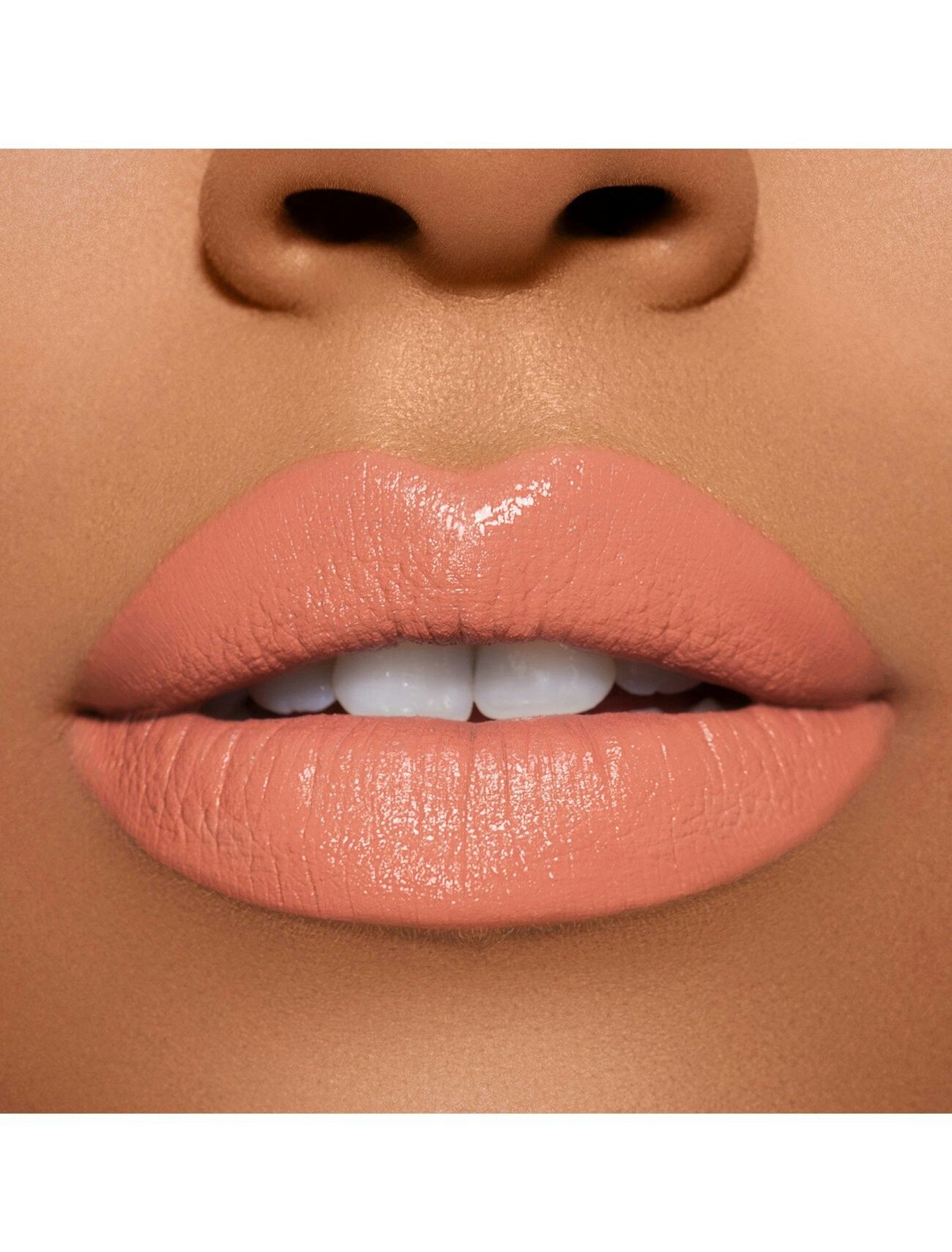 Лососевый цвет губ в перманентном макияже LA Velvet Kylie Cosmetics