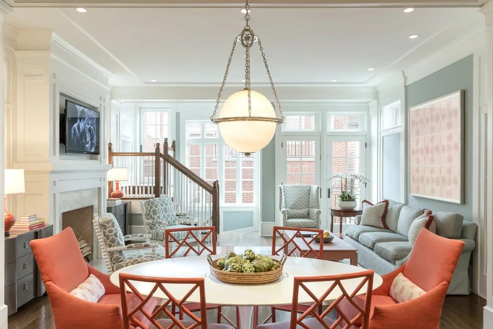 Лососевый цвет в интерьере Lincoln Park Home - Неоклассика - Гостиная - Чикаго - от эксперта Jessica Lagran