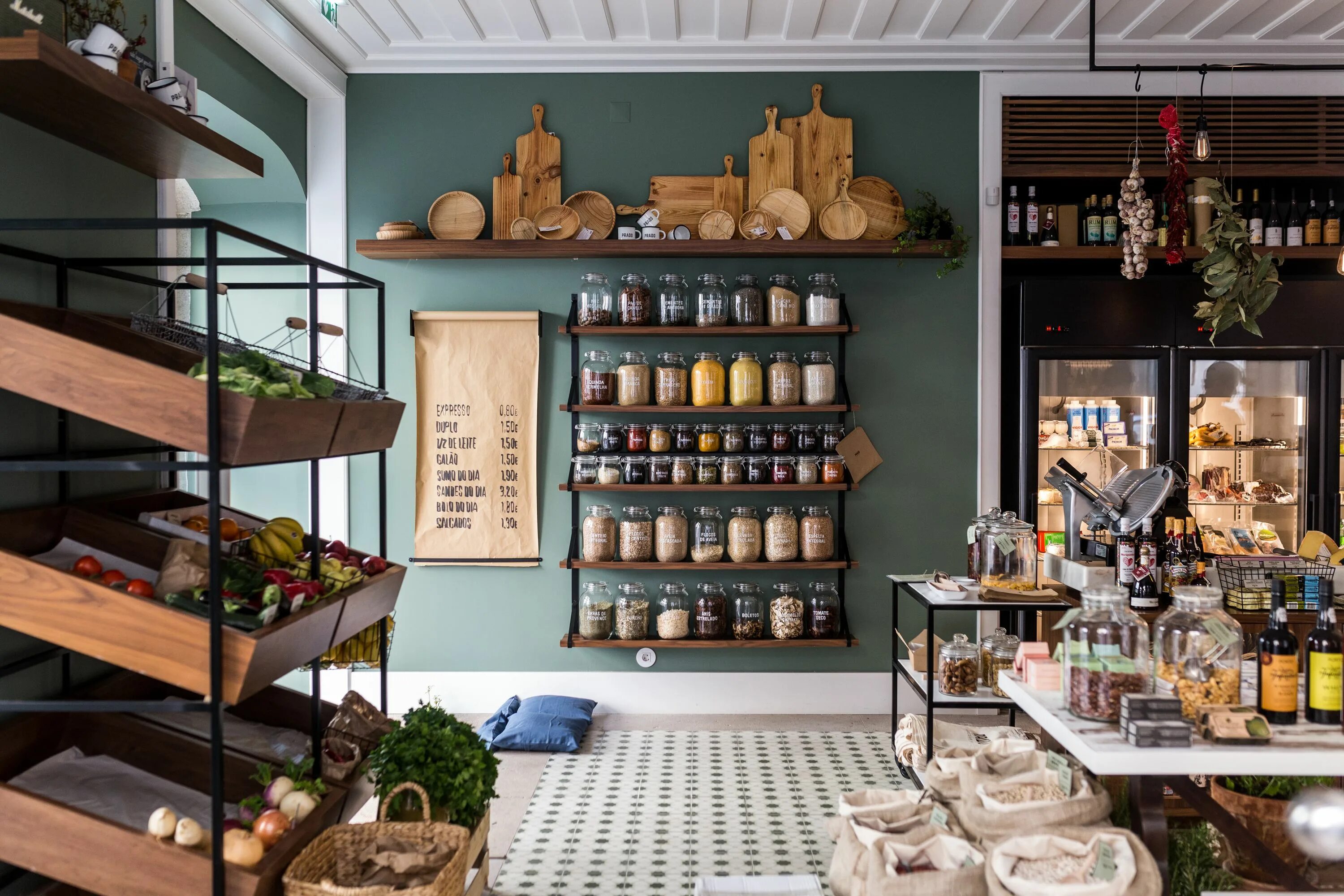 Магазин пример дом Há mais Prado em Lisboa, agora em versão Mercearia Design de interiores de cafés