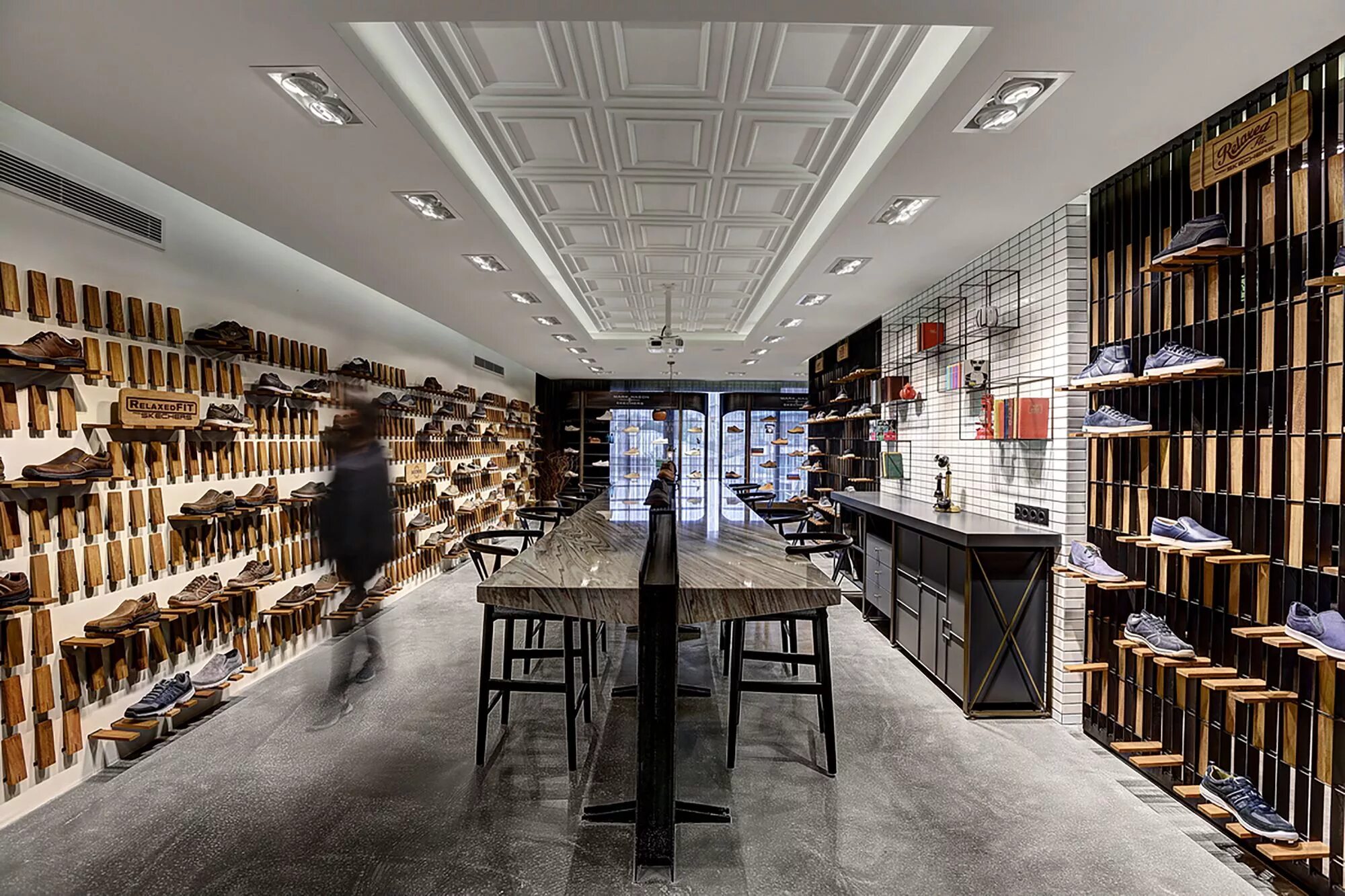 Магазин современного интерьера Gallery of Skechers TR Casual Showroom / Zemberek Design - 20 Showroom design, U