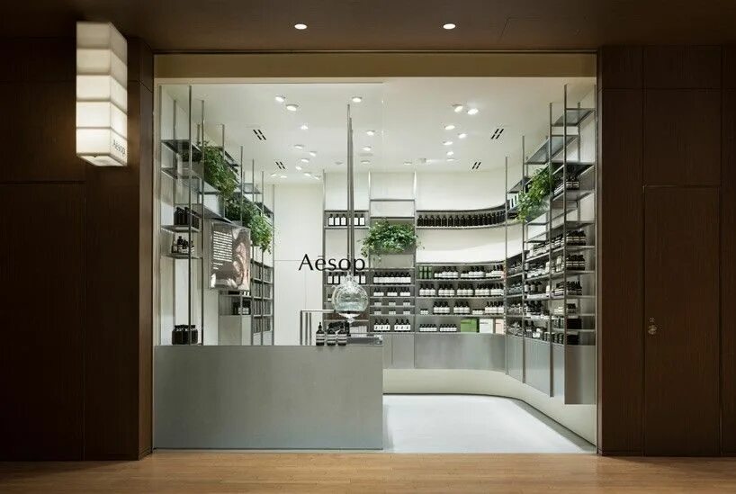 Магазин современного интерьера torafu architects sets tokyo's aesop store within a laboratory setting Aesop sto