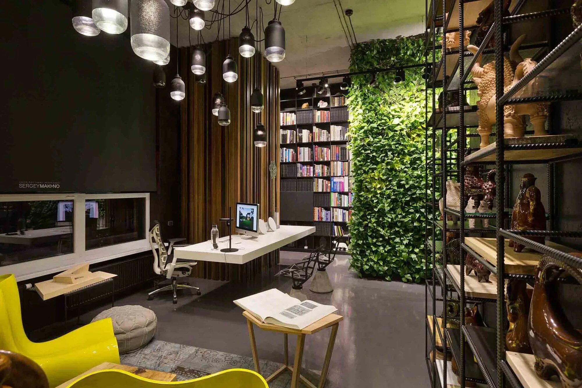 Магазин студия дизайна Gallery of Sergey Makhno Office and Showroom / Illya Tovstonog + Sergey Makhno A