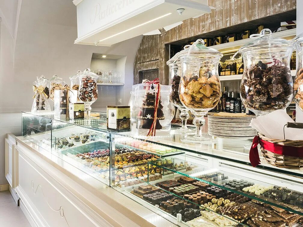 Магазин торт декор Oscartek Gem: Display Case Image Gallery Display case, Pastry display, Cafe inte