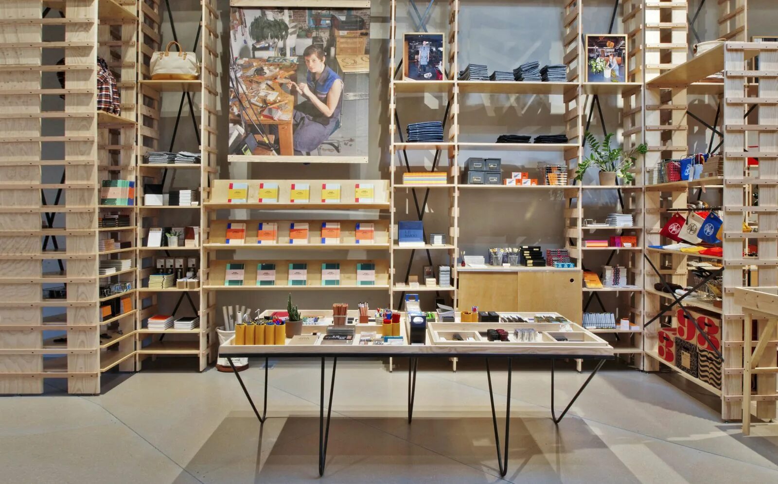 Магазин творчество фото You Don't Have To Be A Hipster To Love Portland Retail design, Shop interior des