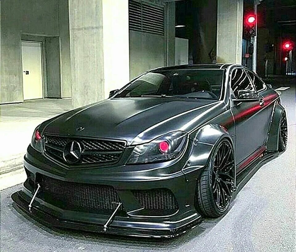 Магазин тюнинг мерседес Mercedes C63 AMG by Liberty Walk Mercedes benz, Mercedes benz cars, Merc benz