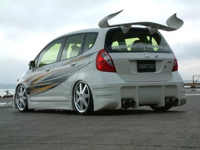 Магазин тюнинга хонда Japan tuning - No limits (photo Fit) - Honda Jazz (1G), 1,2 л, 2002 года фотогра