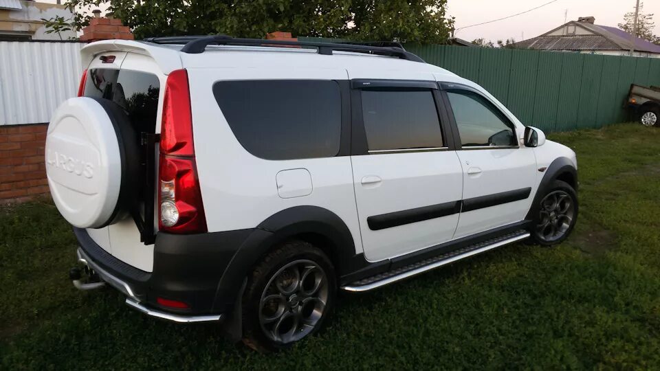 Магазин тюнинга лады ларгус Установка спойлера тюнинг Re-Style Рестайл - Lada Largus Cross, 1,6 л, 2015 года