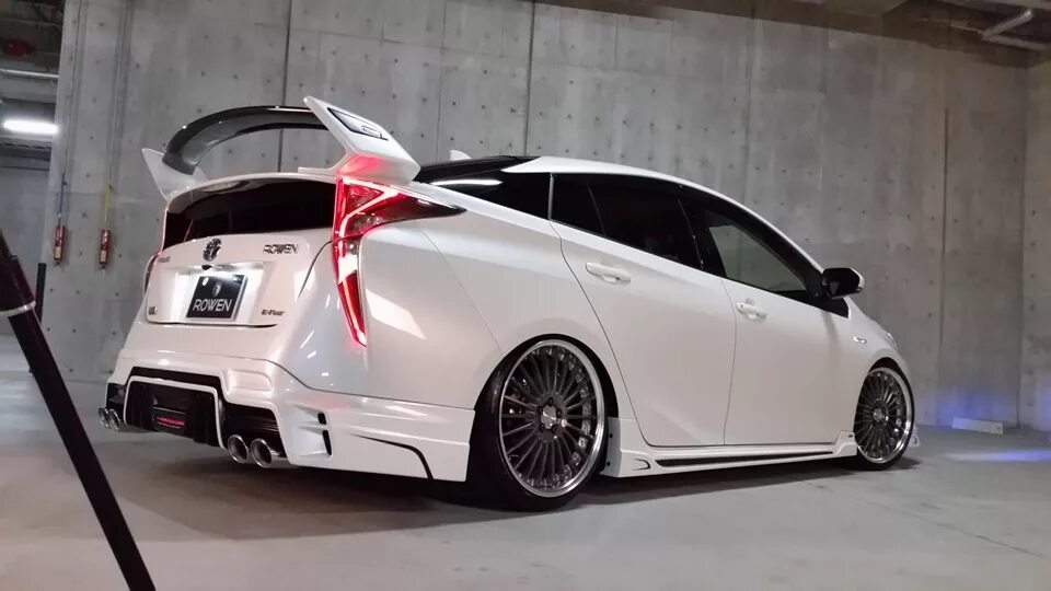 Магазин тюнинга тойота Фото обзор стайлинга Toyota Prius от компании KUHL Racing(Rowen Toyota Prius) - 