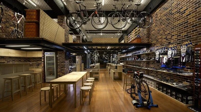 Магазин в стиле лофт FHL ス ポ-ツ design spirits co.,ltd. Retail design, Cool retail, Design